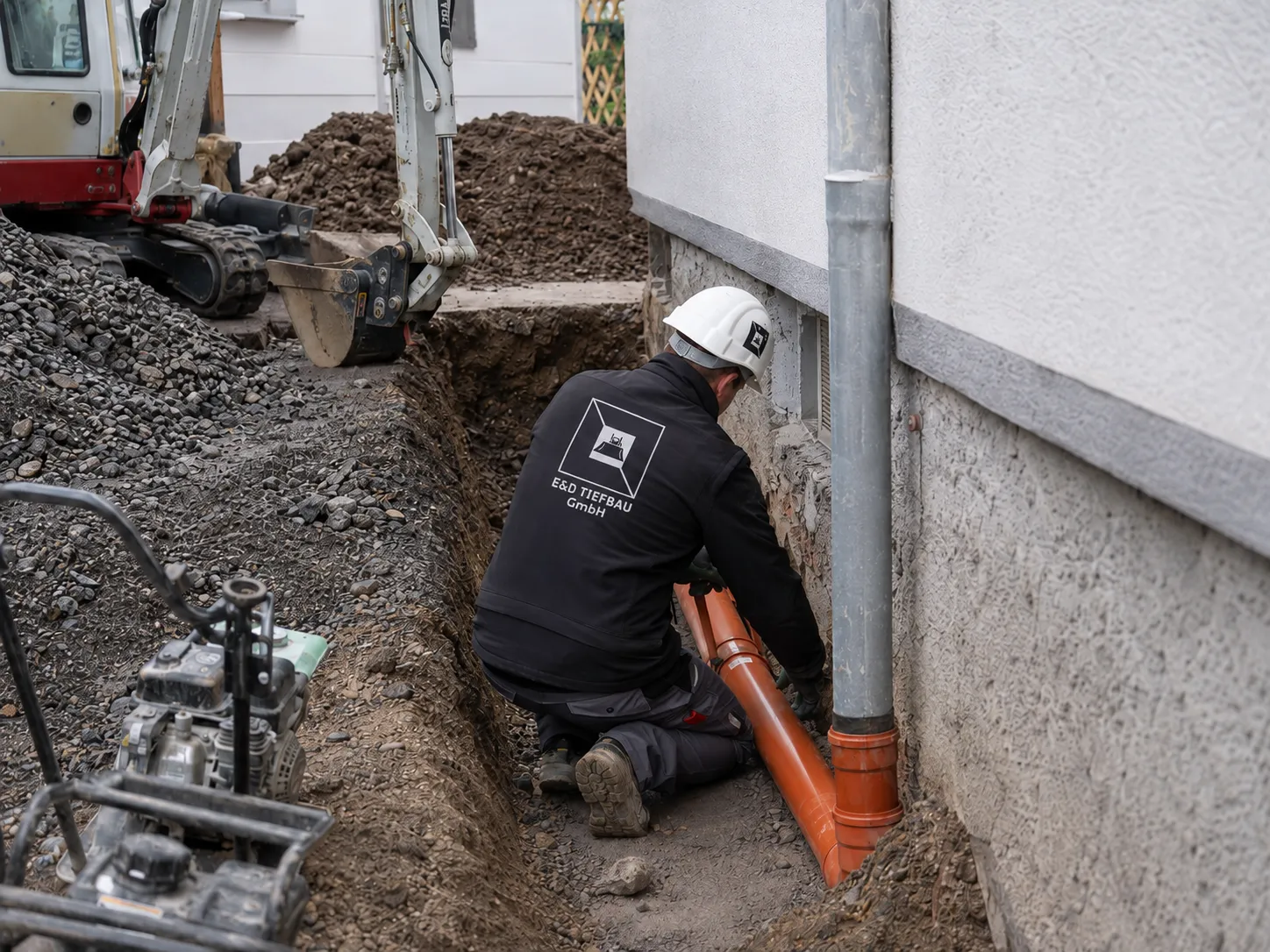 Kanalrohr beschädigt – wann ein Rohrabschnitt im Tiefbau geöffnet und ersetzt werden muss